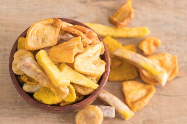 meyve yongaları karıştırın