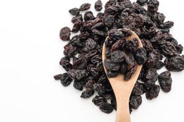 Beyaz üzerine siyah kuru üzüm