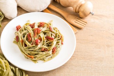 ıspanak fettuccini makarna pastırma ile