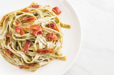 ıspanak fettuccini makarna pastırma ile