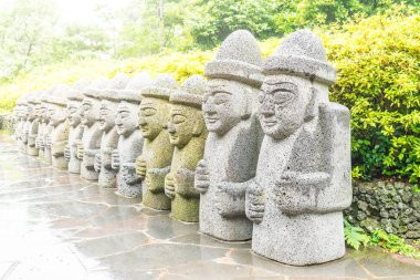 Dol hareubang, Cheonjiyeon Şelalesi'nde Bahçe park