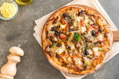 Barbekü domuz eti pizza