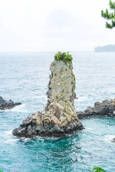 Jeju-do Oedolgae Rock (słynny pomnik przyrody) w Jeju Island, — Zdjęcie stockowe