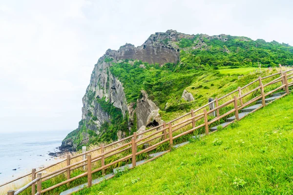 La montaña Songaksan en la isla de Jeju . — Foto de Stock
