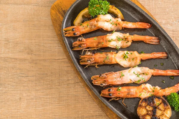 Camarones fritos con ajo — Foto de Stock