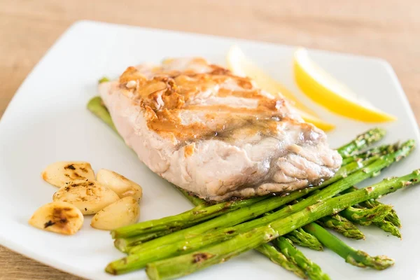 Bistec de pargo a la parrilla — Foto de Stock