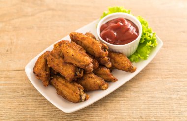 Kızarmış tavuk kanadı.