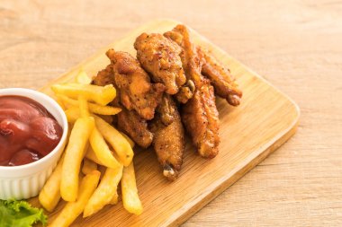 Kızarmış tavuk kanadı.