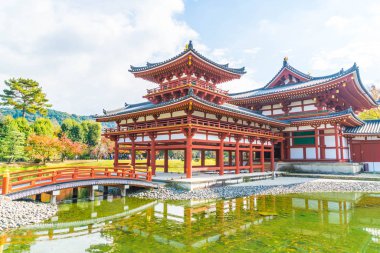 Güzel mimari Byodo içinde Kyoto tapınakta.