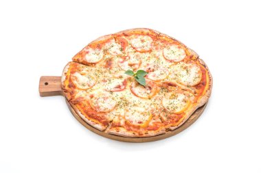 Beyaz arka plan üzerinde izole domates pizza