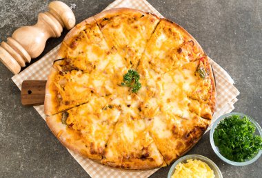 pizza bin ada soslu tavuk ızgara