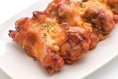 Peynirli tavuk kanadı ızgara