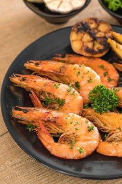 gebakken garnalen met knoflook 