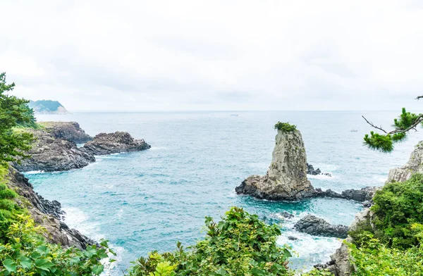 Jeju-do Oedolgae Rock (famous natural landmark) in Jeju Island, — Stock Photo, Image