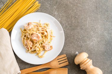 karides ile Fettuccini makarna