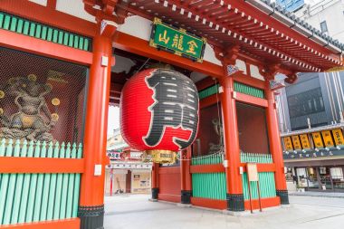 Güzel mimari Asakusa alanında çevresinde Sensoji Tapınağı'nda 