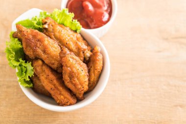 Kızarmış tavuk kanadı.