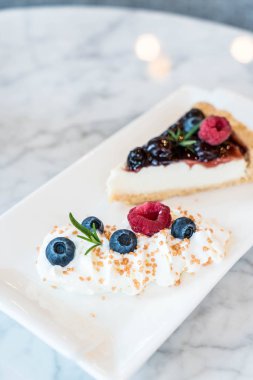 yaban mersini peynirli kek