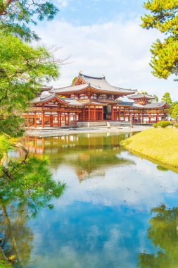 Güzel mimari Byodo içinde Kyoto tapınakta.