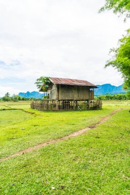  Vang Vieng alanlarda eski ev