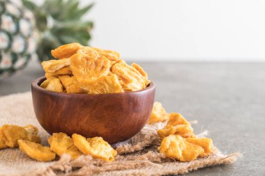 kurutulmuş ananas gevrek cipsi