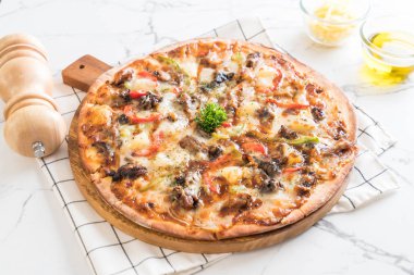Barbekü domuz eti pizza