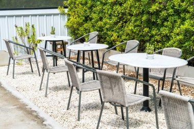 Boş masa ve sandalye 