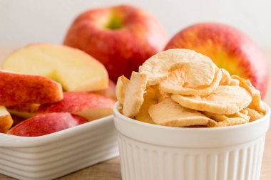 Kurutulmuş elma cips