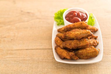 Kızarmış tavuk kanadı.