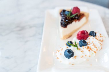 yaban mersini peynirli kek