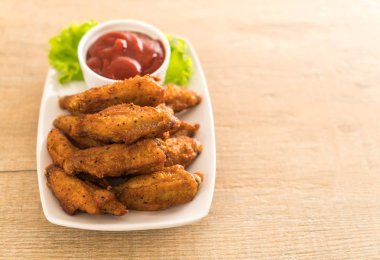 Kızarmış tavuk kanadı.