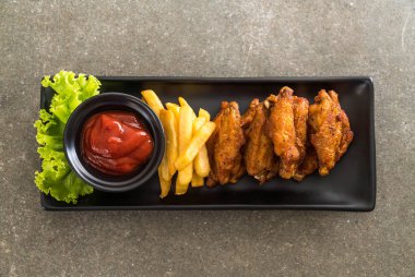 Kızarmış tavuk kanadı.