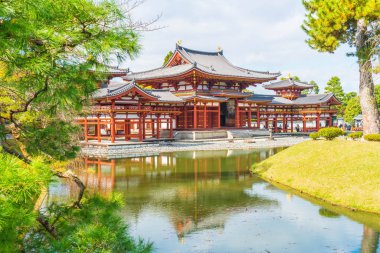 Güzel mimari Byodo içinde Kyoto tapınakta.
