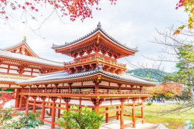 Güzel mimari Byodo içinde Kyoto tapınakta.