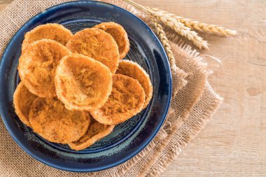 kurutulmuş rendelenmiş domuz etinin pirinç kraker