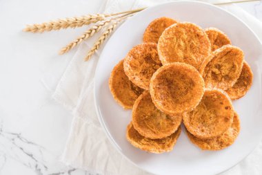 kurutulmuş rendelenmiş domuz etinin pirinç kraker