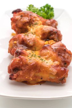 Peynirli tavuk kanadı ızgara