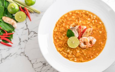 Karides çorbası baharatlı erişte