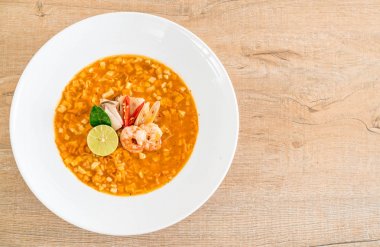 Karides çorbası baharatlı erişte