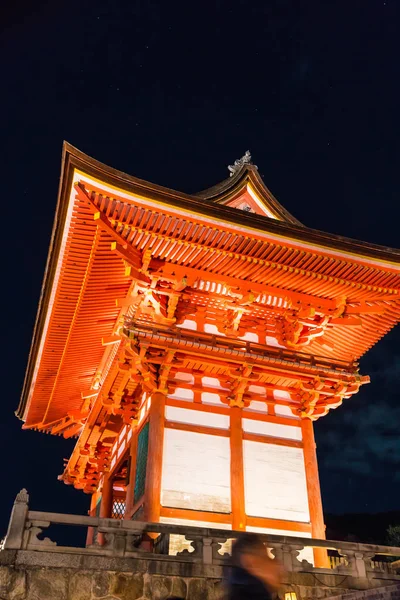 Hermosa arquitectura en Kiyomizu templo dera Kioto . — Foto de Stock