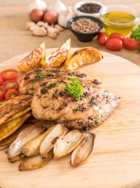 Sebzeli ızgara tavuk biftek 