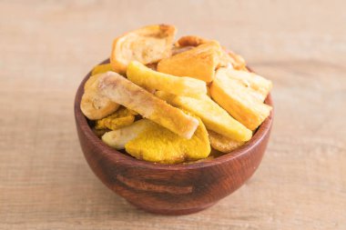 meyve yongaları karıştırın