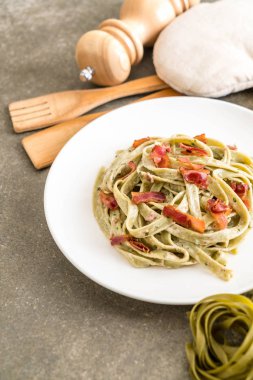 ıspanak fettuccini makarna pastırma ile