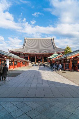 Tokyo-Kasım 16: Budist tapınağı Sensoji Novem tarihinde kalabalık insanlara