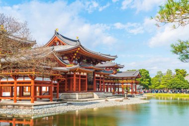 Güzel mimari Byodo içinde Kyoto tapınakta.