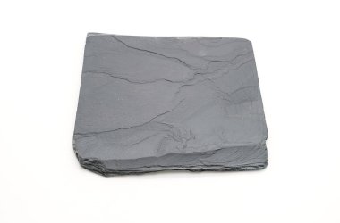 Beyaz arka plan üzerinde arduvaz levha