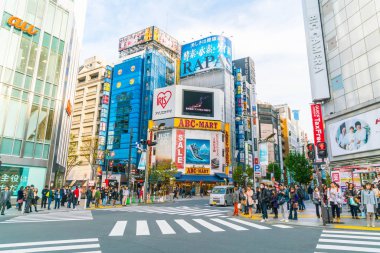 Tokyo, Japonya - 2016 Kasım 17: Shinjuku Tokyo'nın busine biridir