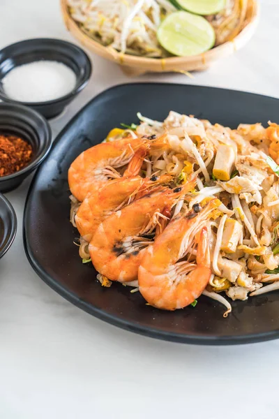Thai Fried Loodles "Pad Thai" with shrimps — стоковое фото
