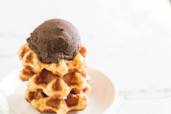 초콜릿 아이스크림 와플 — 스톡 사진
