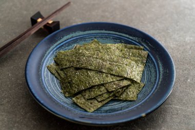 plaka üzerinde kurutulmuş yosun